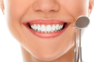 Bọc Răng Sứ Có Ăn Uống Bình Thường Được Không?