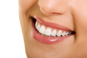 So Sánh Răng Sứ Titan Và Răng Sứ Zirconia: Nên Chọn Loại Nào?